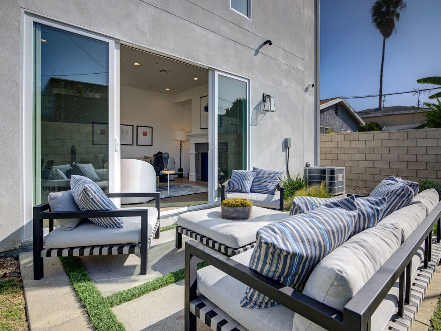 Los Angeles Townhome: 6016 - 6018 Comey Ave