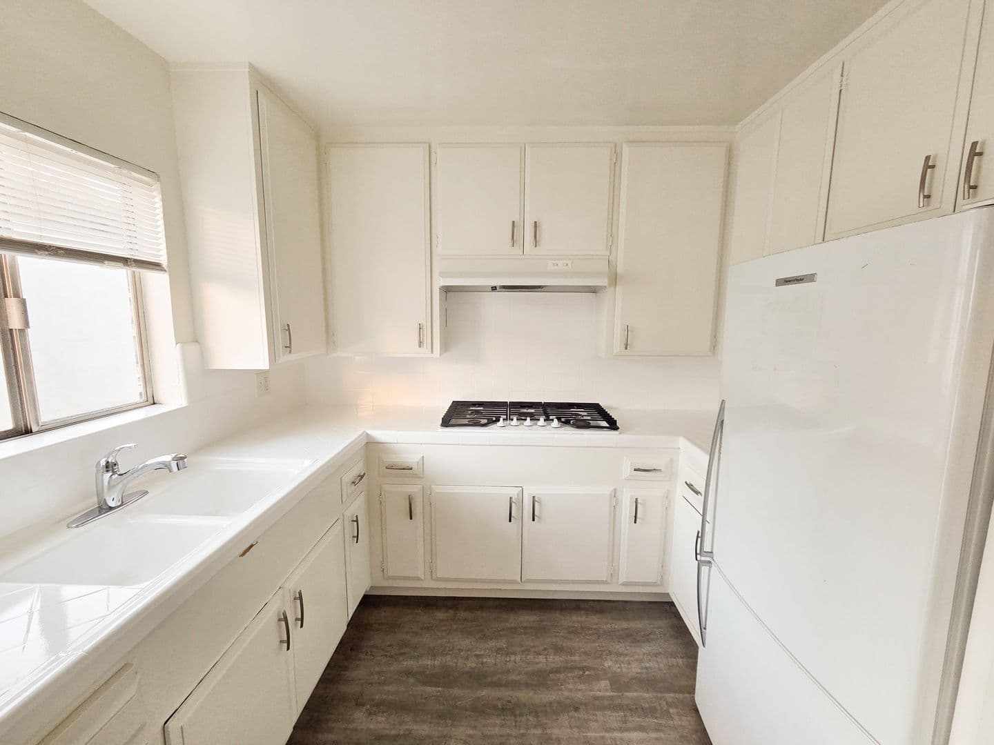 Los Angeles Apartment: 8570 Gregory Way
