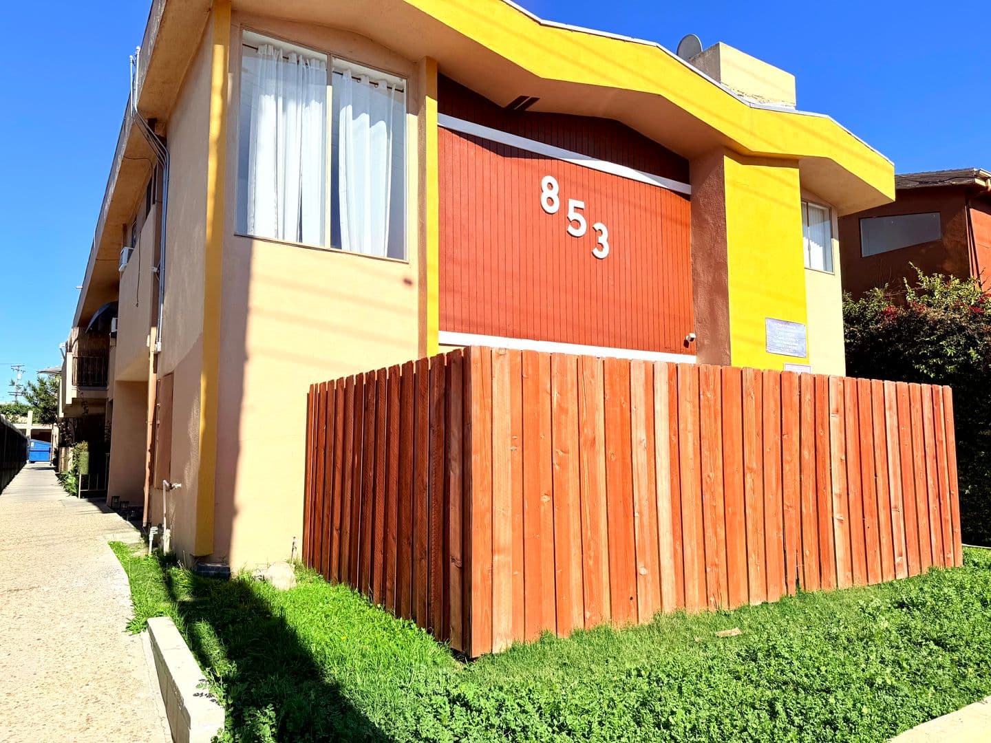 Inglewood Apartment: 853 W Beach Avenue