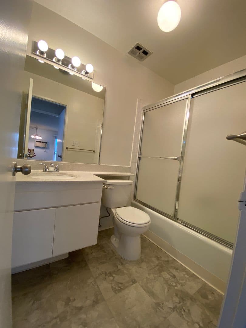 Los Angeles Apartment: 10558 Eastborne Avenue