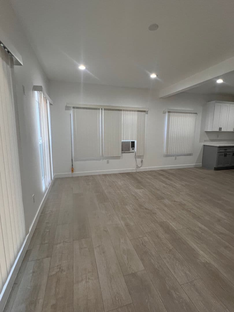 Los Angeles Apartment: 666 Shatto Place