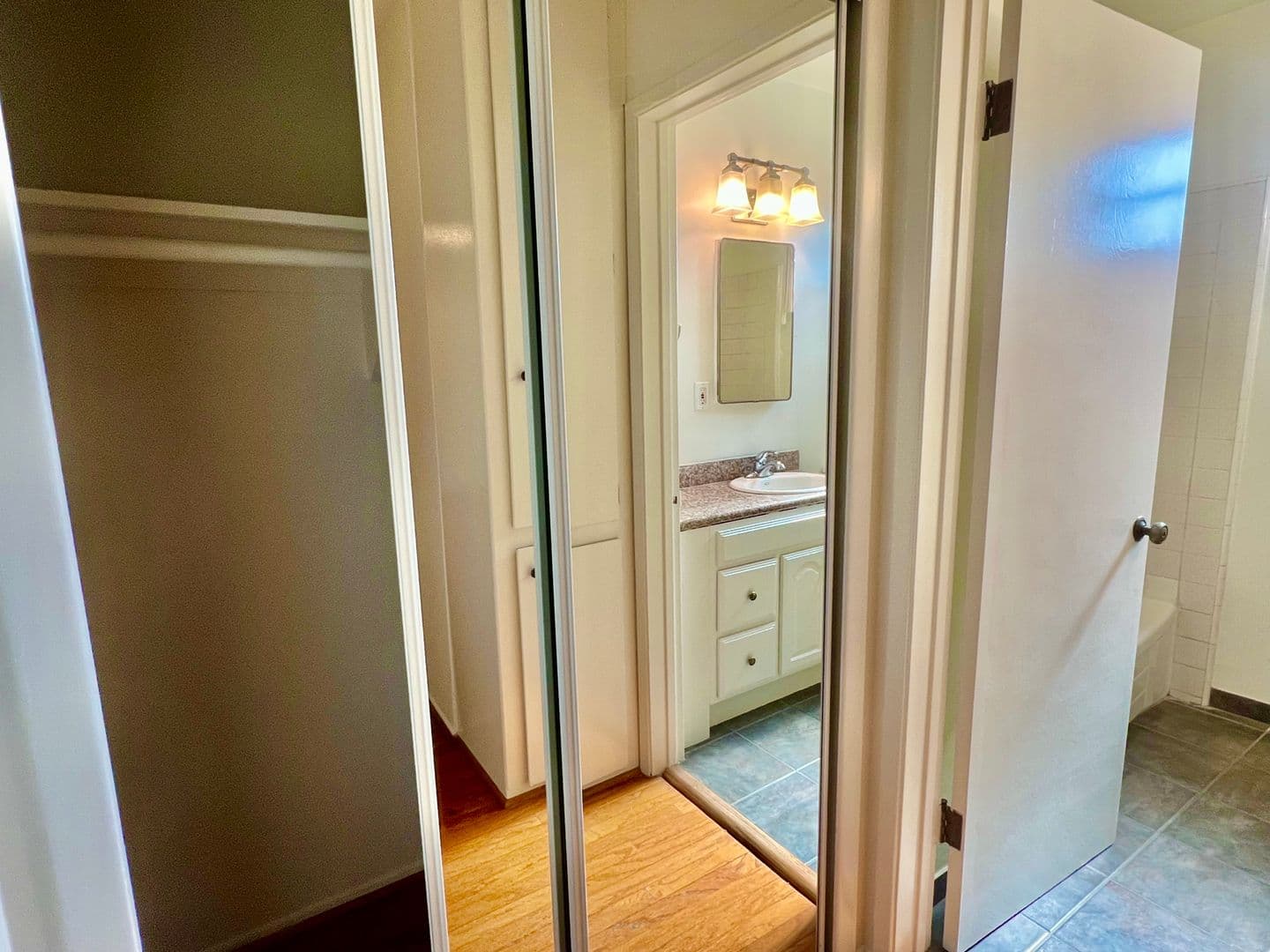 West Hollywood Apartment: 8130 Norton Ave