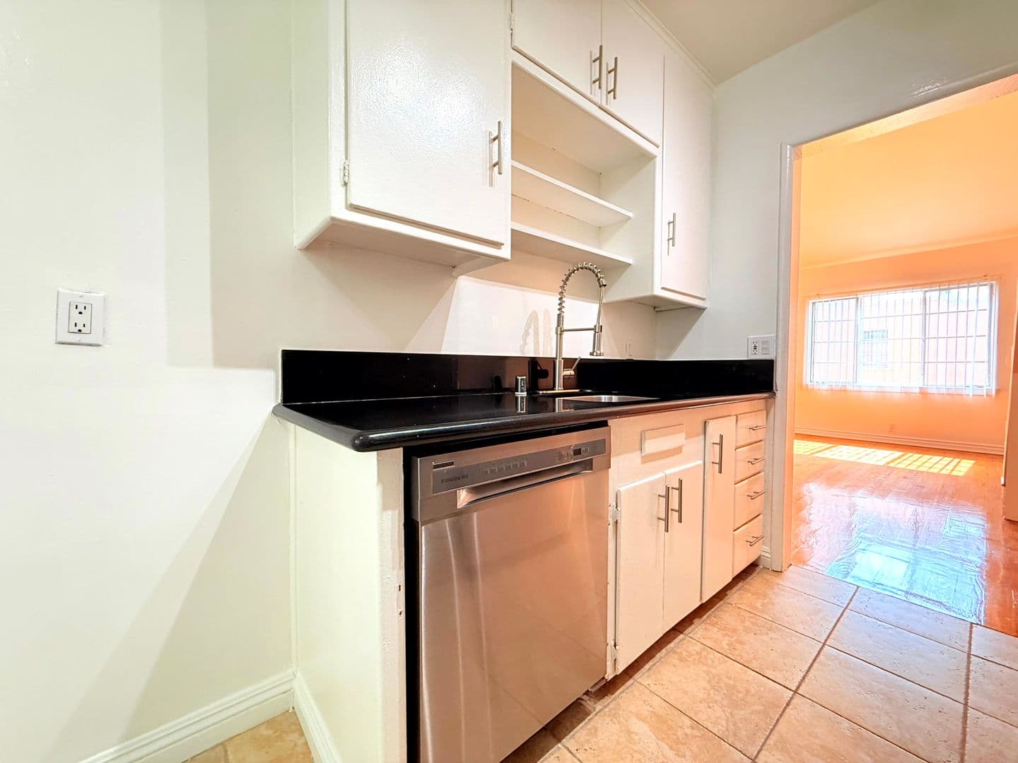 Los Angeles Apartment: 6200-6206 Fountain Avenue