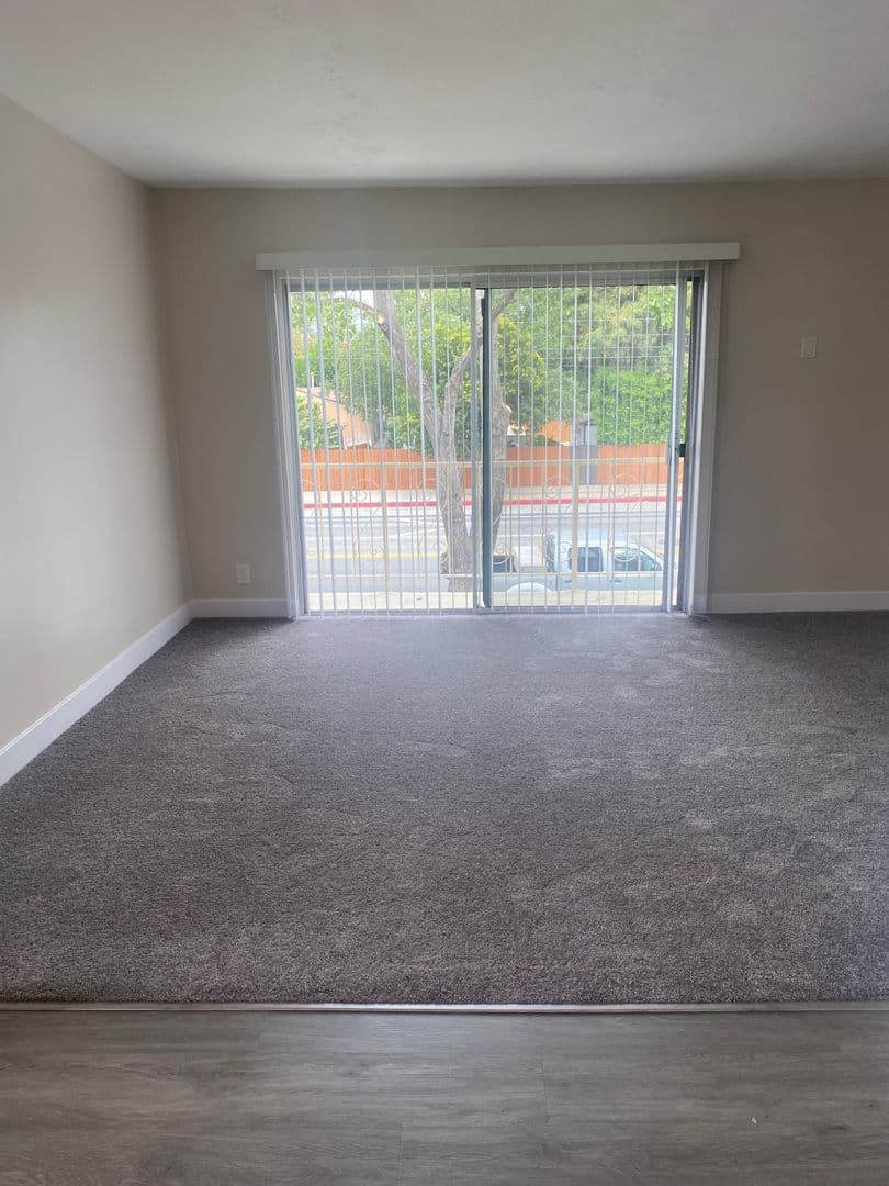 Winnetka Apartment: 20258 Roscoe Blvd