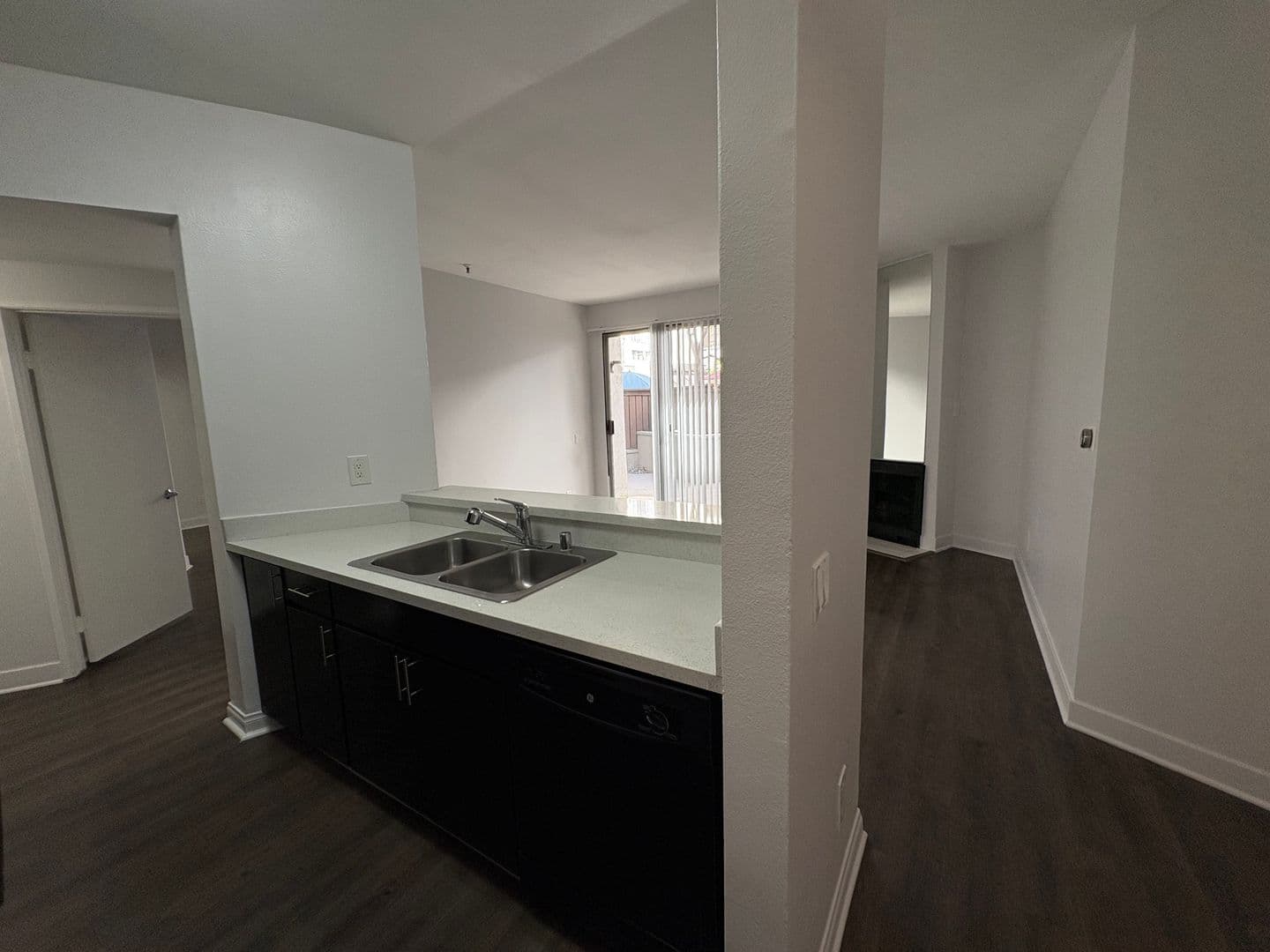 Los Angeles Apartment: 1443 N. Fuller Avenue