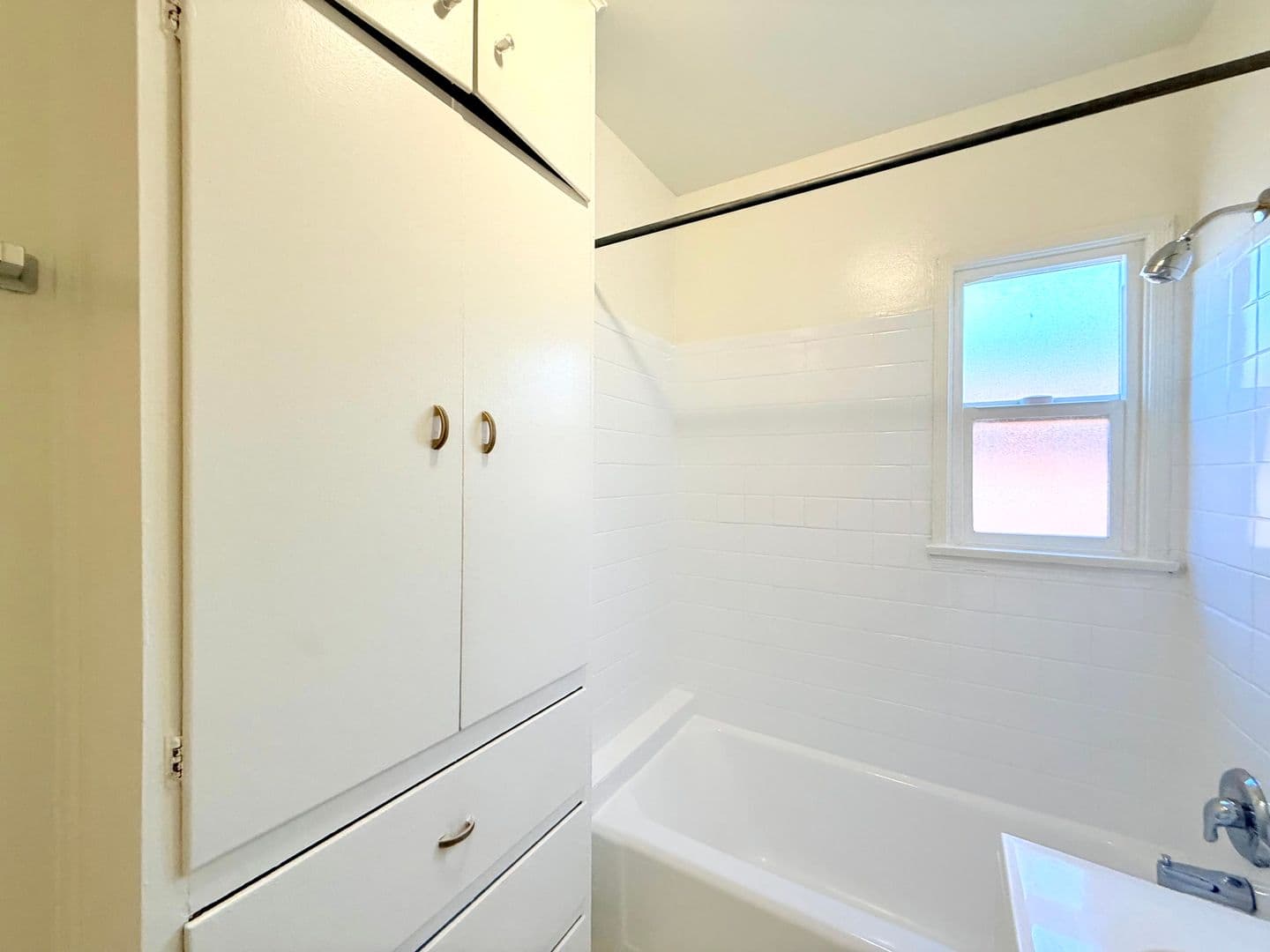 Los Angeles Apartment: 3531-3541 12th Avenue