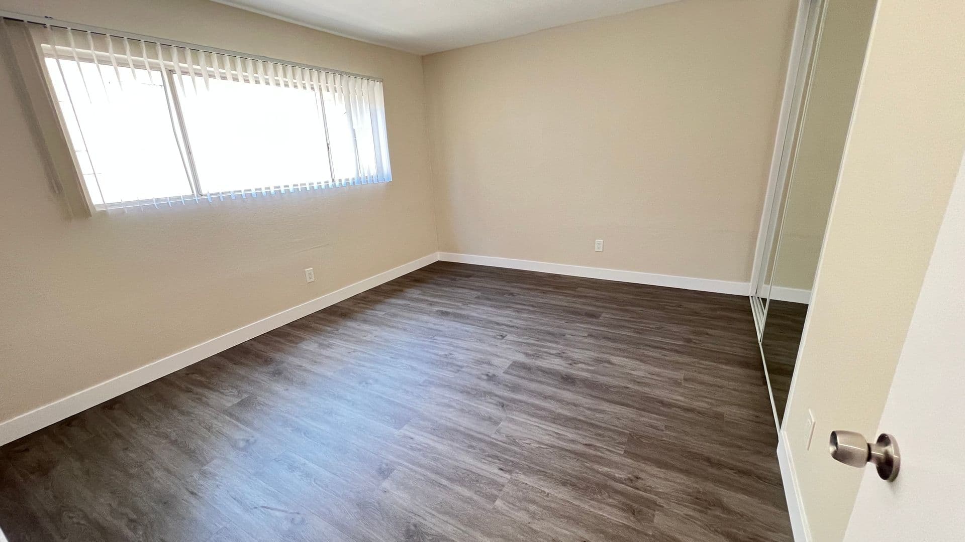 Northridge Apartment: 9600 Reseda Blvd