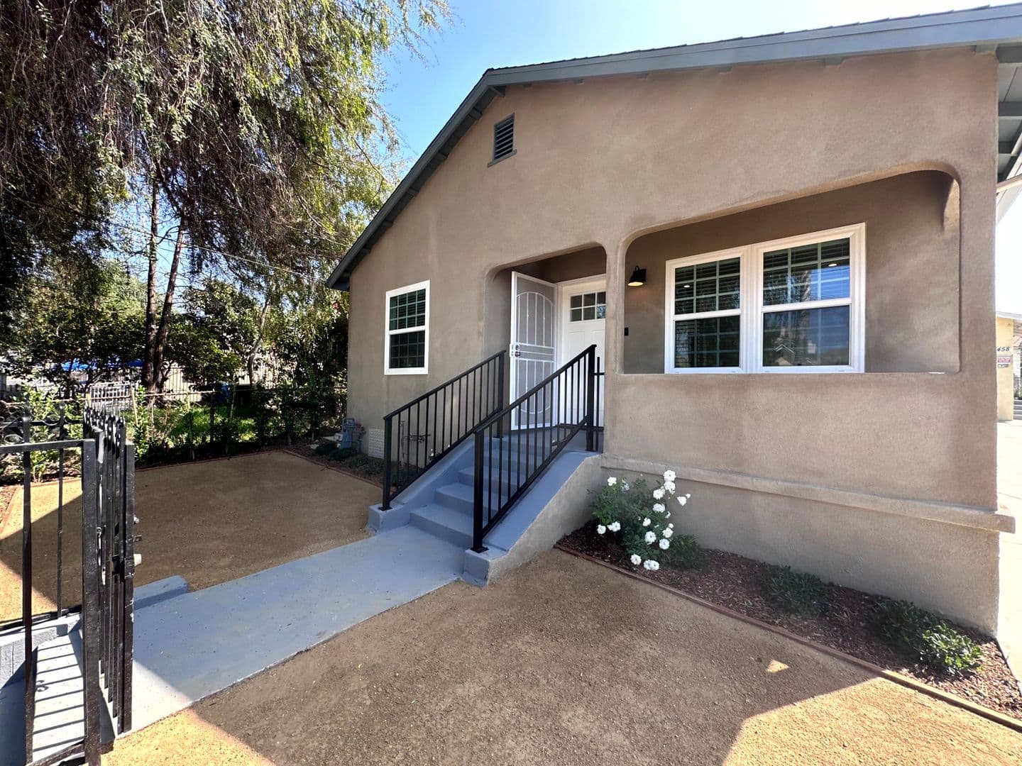 Los Angeles Apartment: 1456-1460 N. Ricardo St.