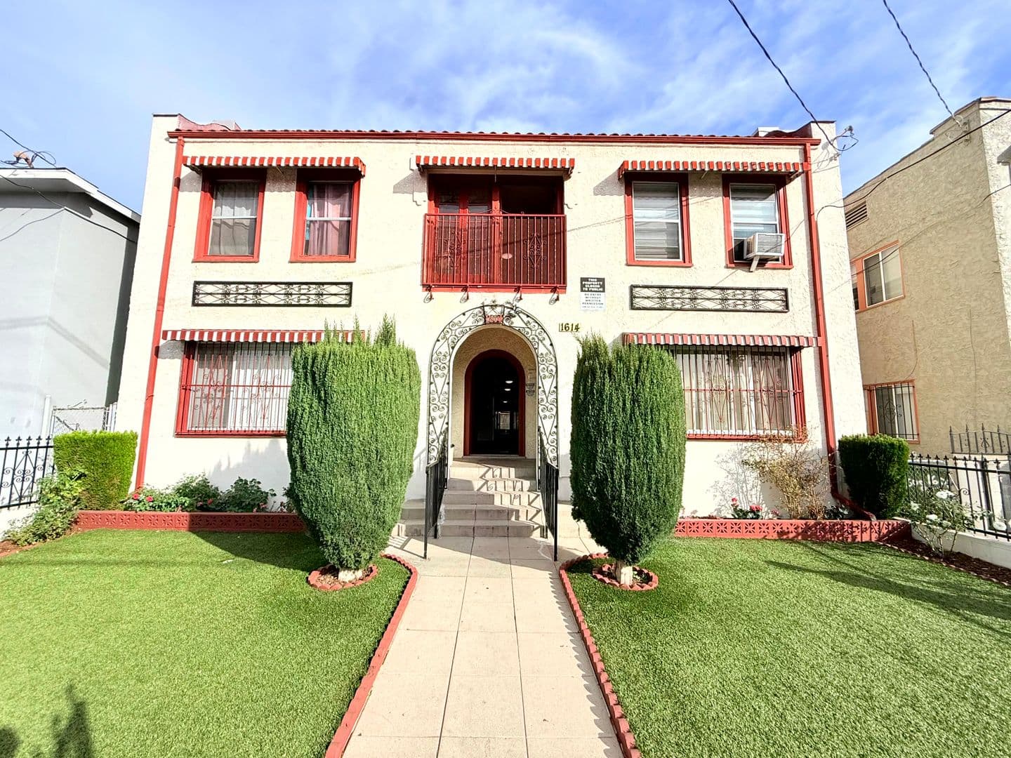 Los Angeles Apartment: 1614 N. Kenmore Avenue