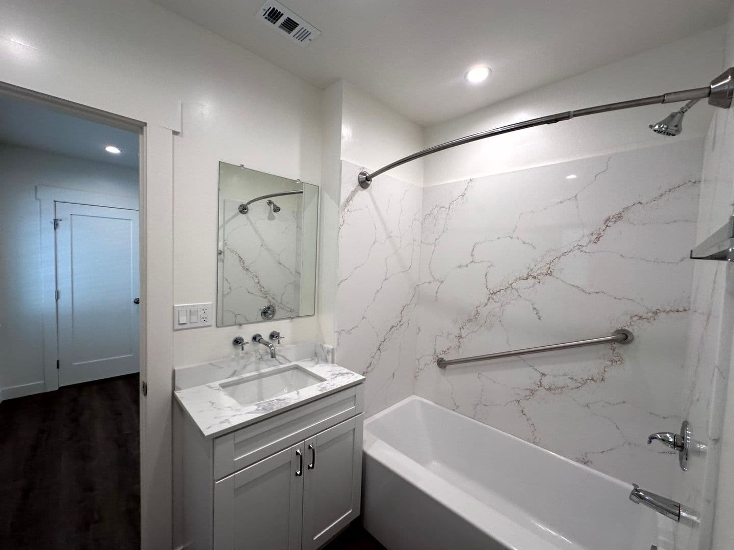Los Angeles Apartment: 1456-1460 N. Ricardo St.