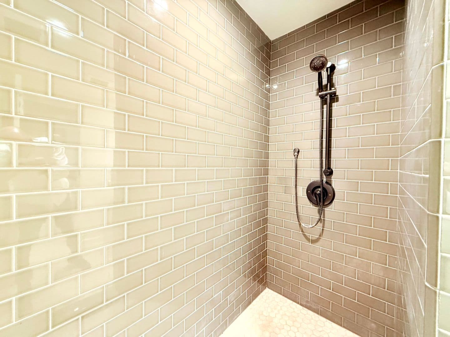 Los Angeles Apartment: 2311 Pasadena Avenue