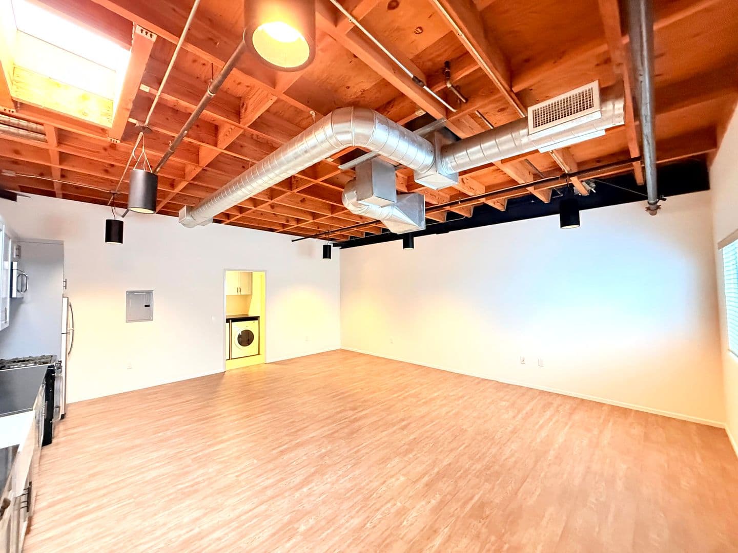 Los Angeles Apartment: 2311 Pasadena Avenue