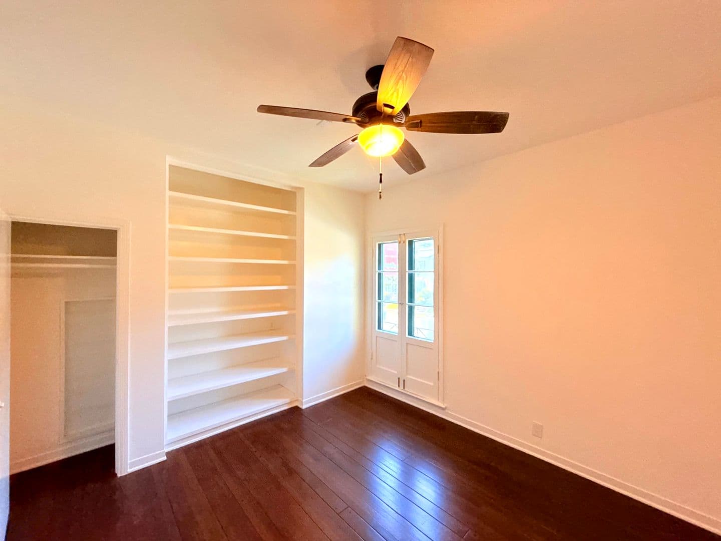 Los Angeles Apartment: 7660 Hollywood Boulevard