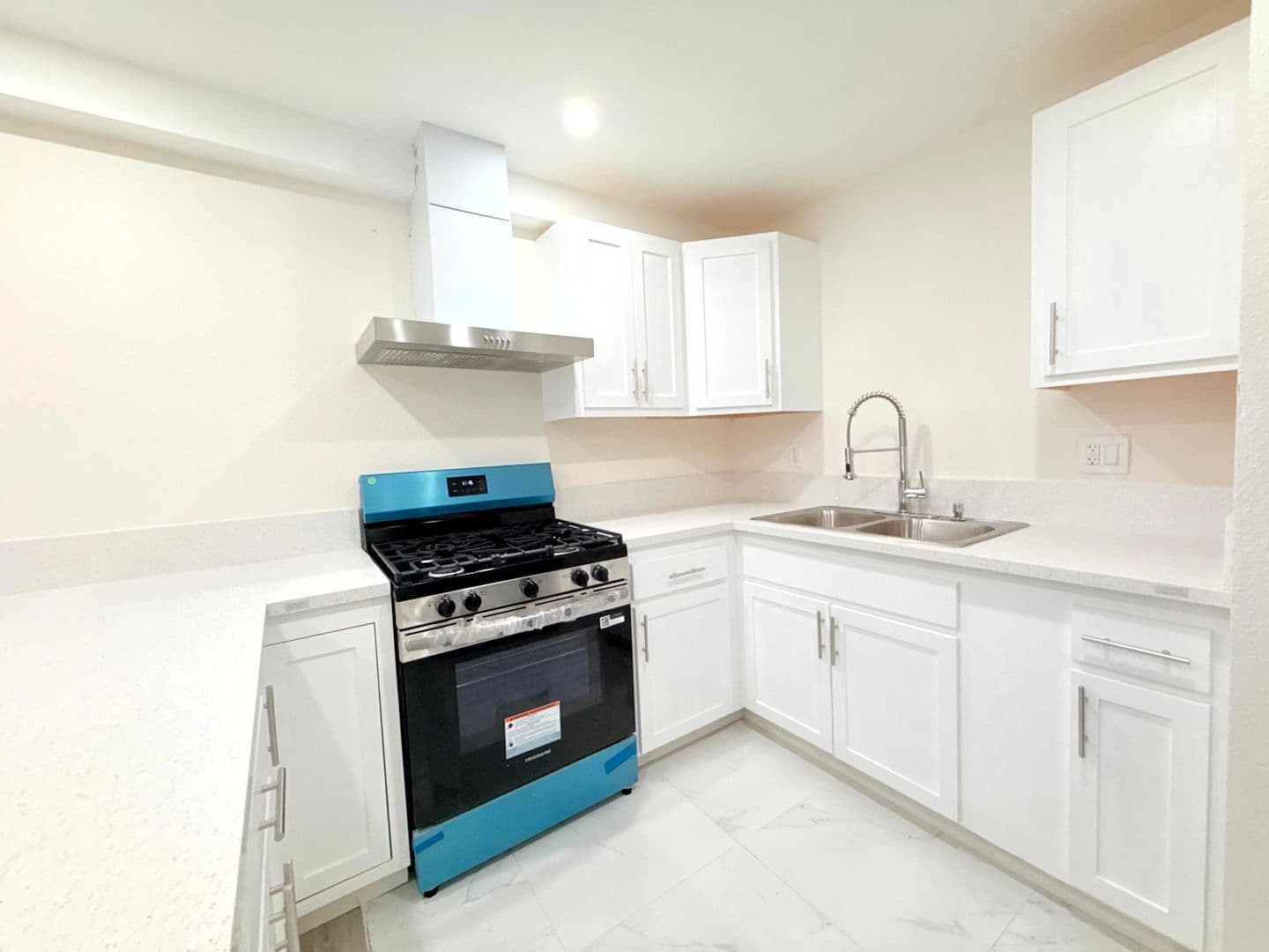 Los Angeles Apartment: 432 N Kingsley Dr.
