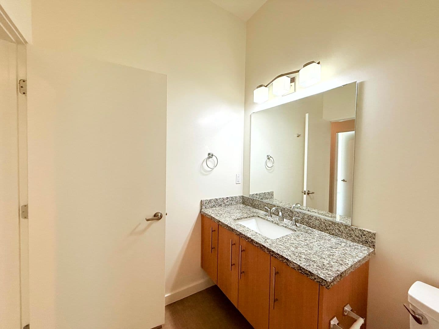 Van Nuys Apartment: 6428 Woodley Avenue