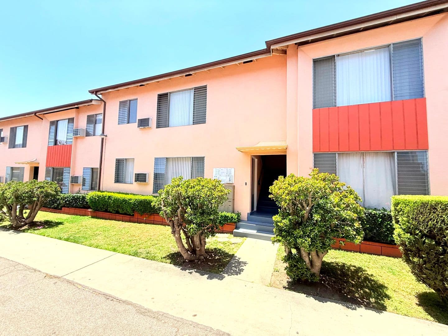 Los Angeles Apartment: 5618 Harold Way
