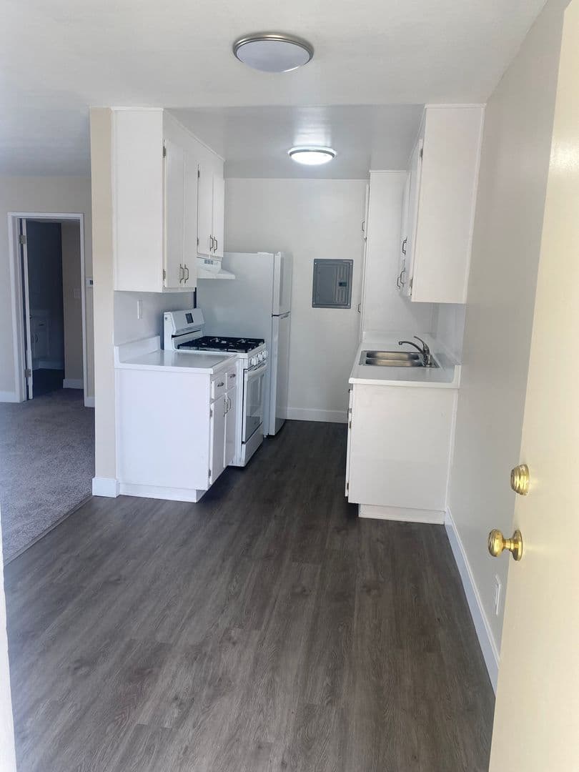 Winnetka Apartment: 20258 Roscoe Blvd