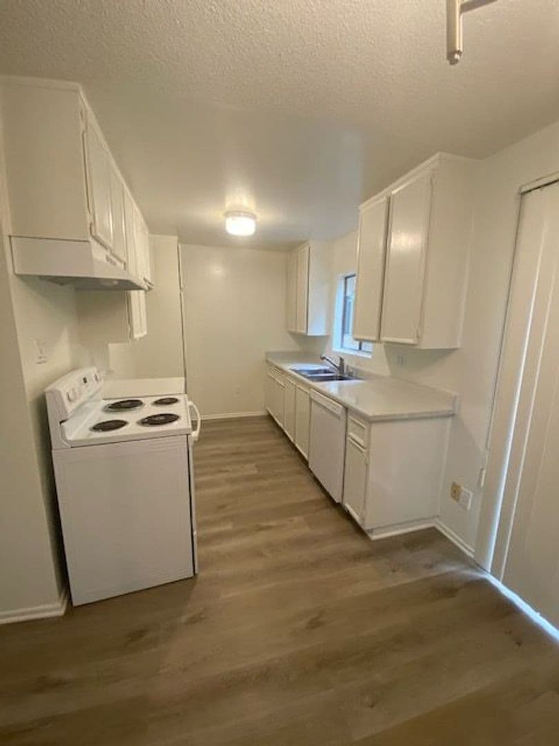 Los Angeles Apartment: 10644 Eastborne Avenue