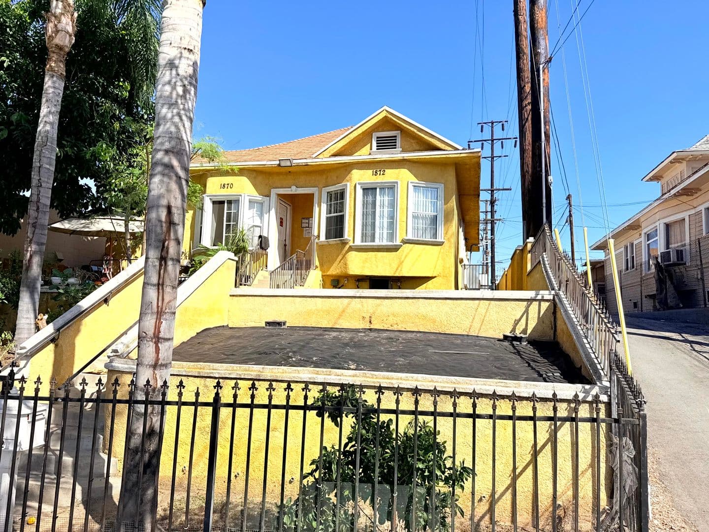 Los Angeles Apartment: 1870 & 1872 Daly Street