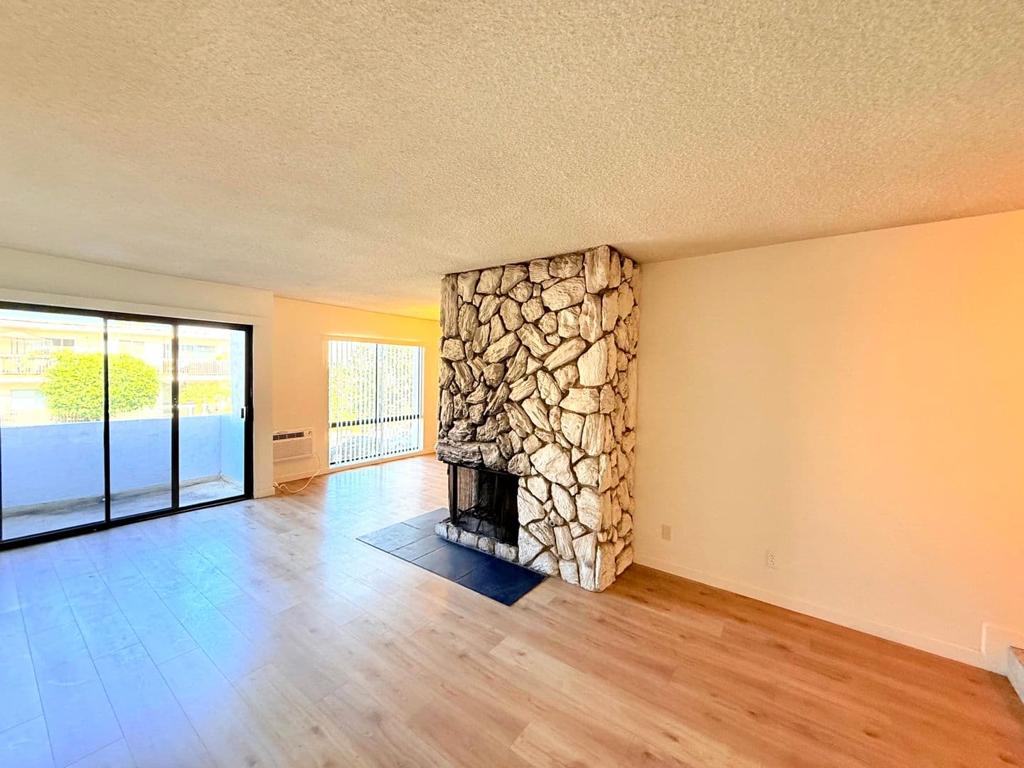 Los Angeles Apartment: 1275 Barry Avenue