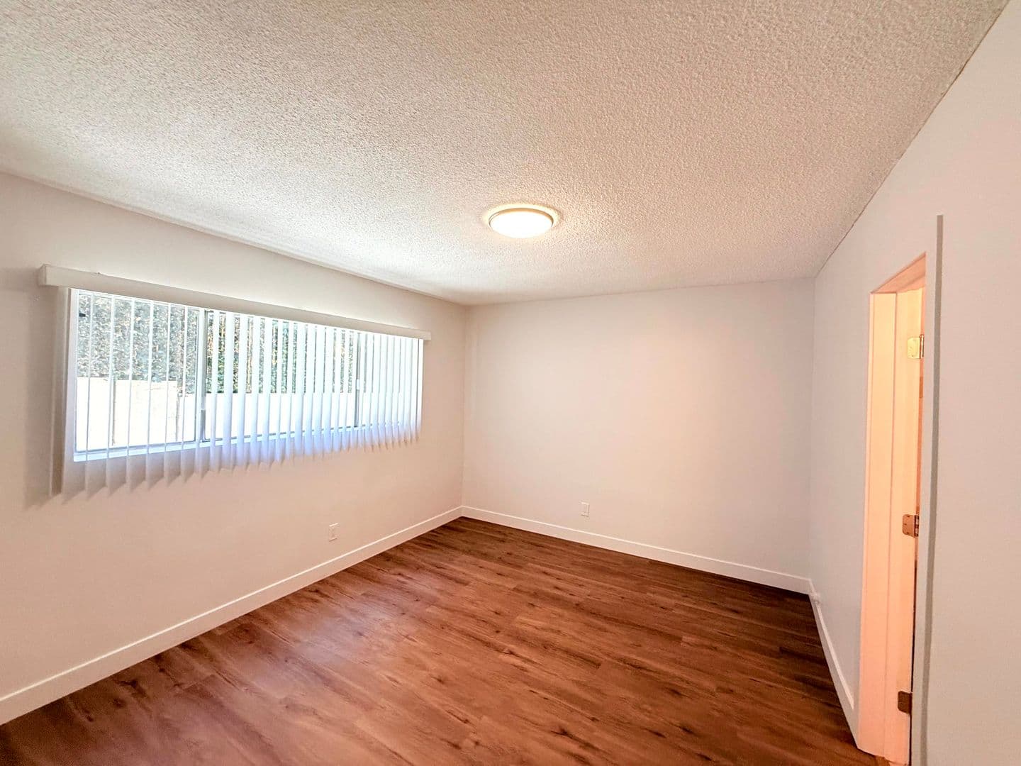 Inglewood Apartment: 853 W Beach Avenue