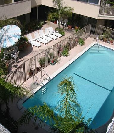 West Hollywood Apartment: 8130 Norton Ave