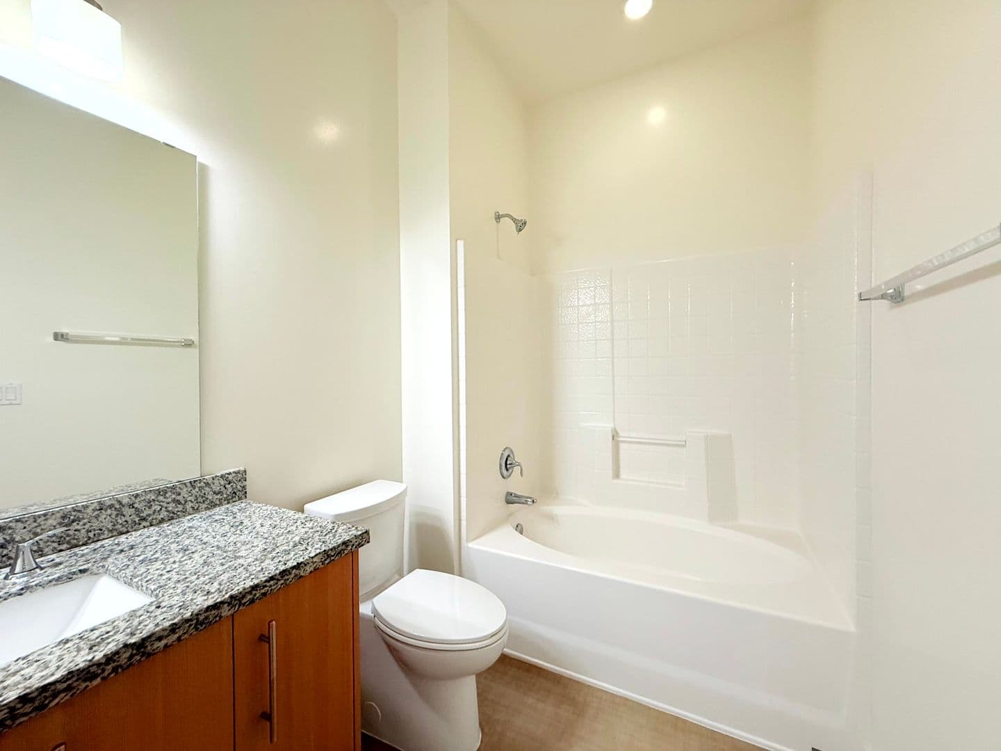 Van Nuys Apartment: 6428 Woodley Avenue