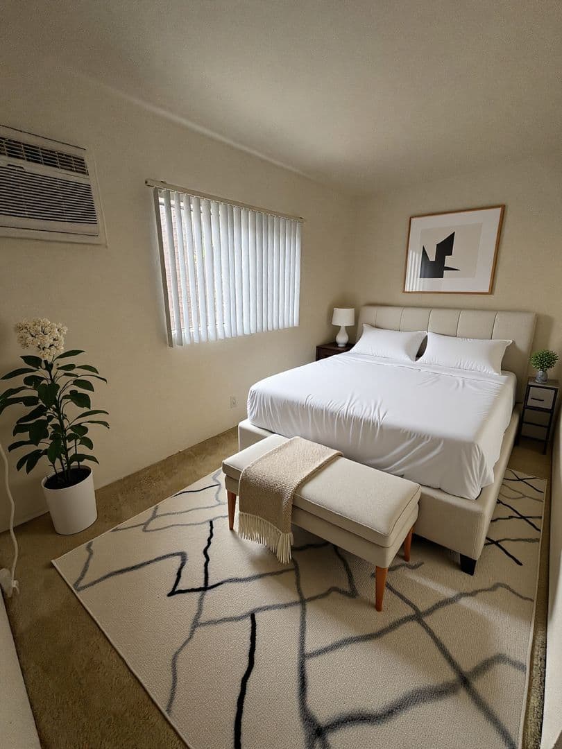 Los Angeles Apartment: 6200-6206 Fountain Avenue