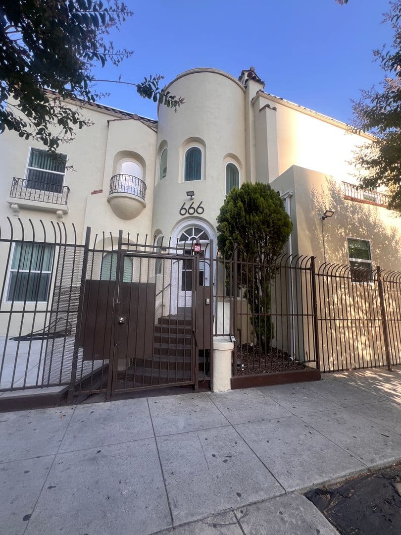 Los Angeles Apartment: 666 Shatto Place
