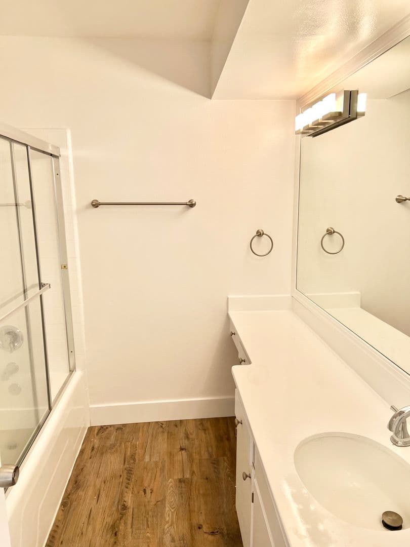 Sherman Oaks Apartment: 4647 Vista Del Monte