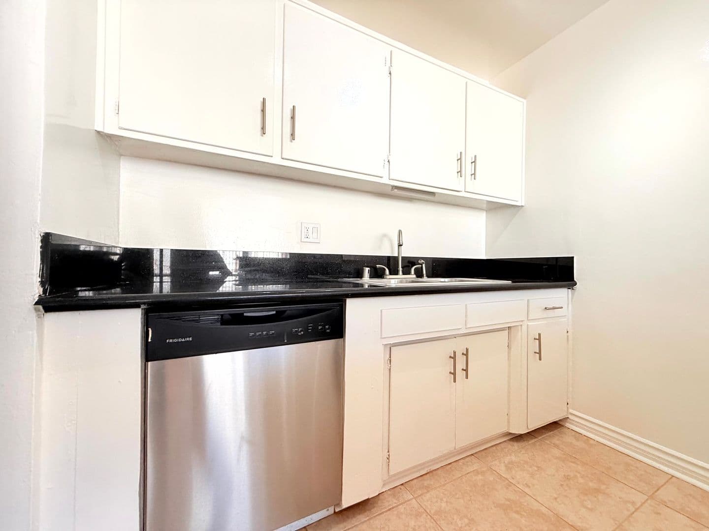 Los Angeles Apartment: 1029 N. Ardmore Avenue