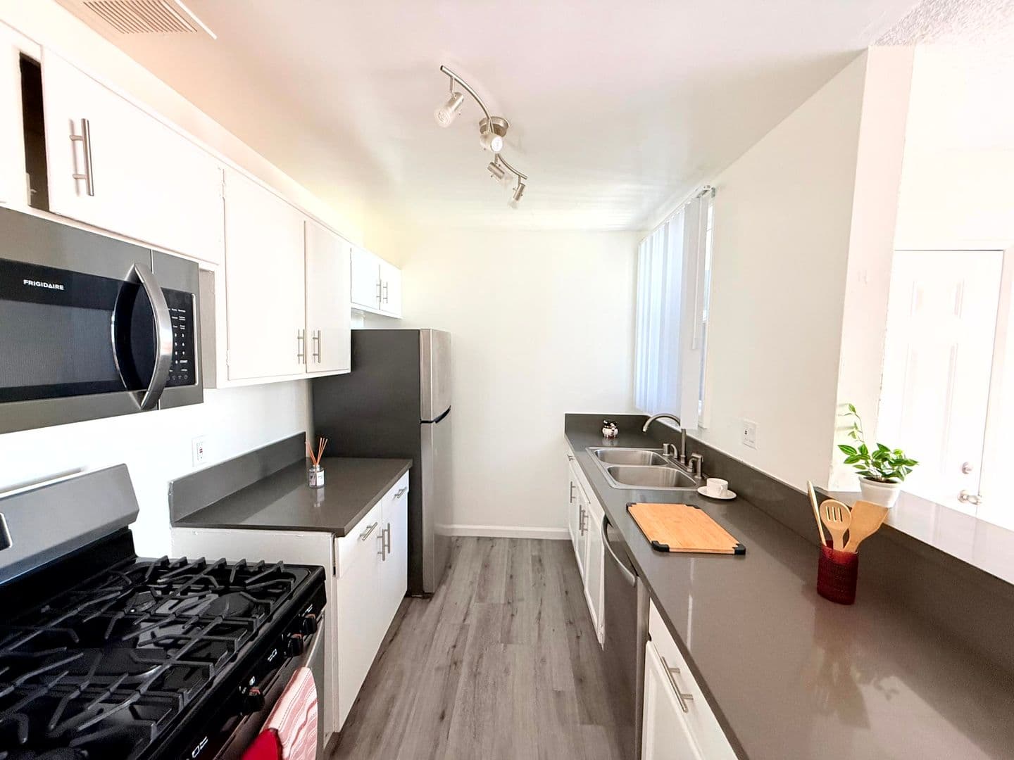 Los Angeles Apartment: 1029 N. Ardmore Avenue