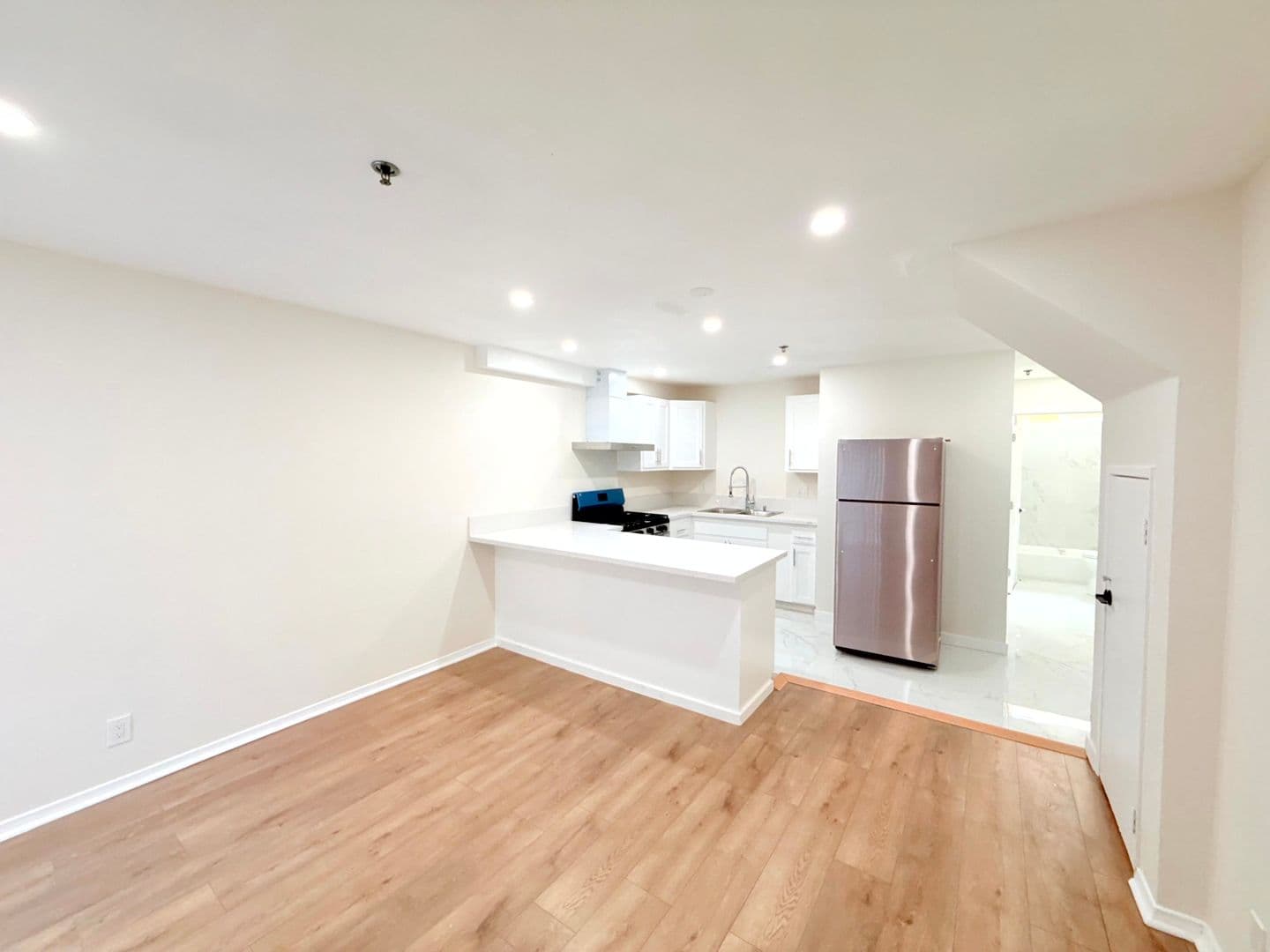 Los Angeles Apartment: 432 N Kingsley Dr.