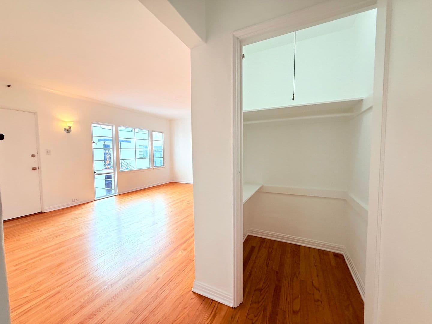 Los Angeles Apartment: 3919 W. 8th Street