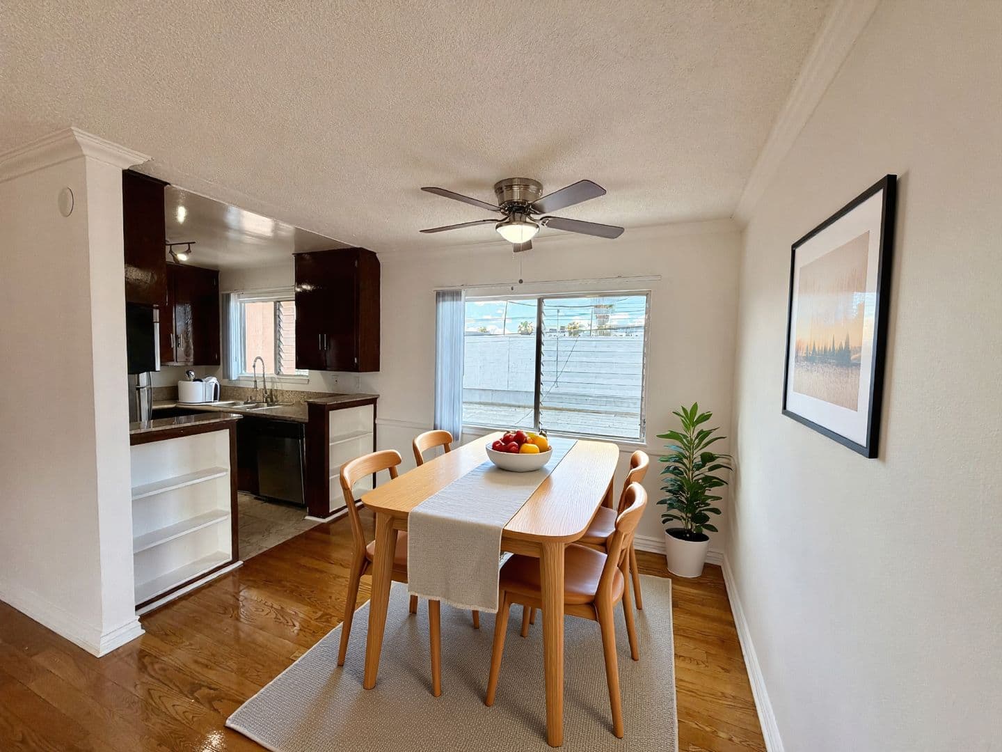 Los Angeles Apartment: 5612 Harold Way