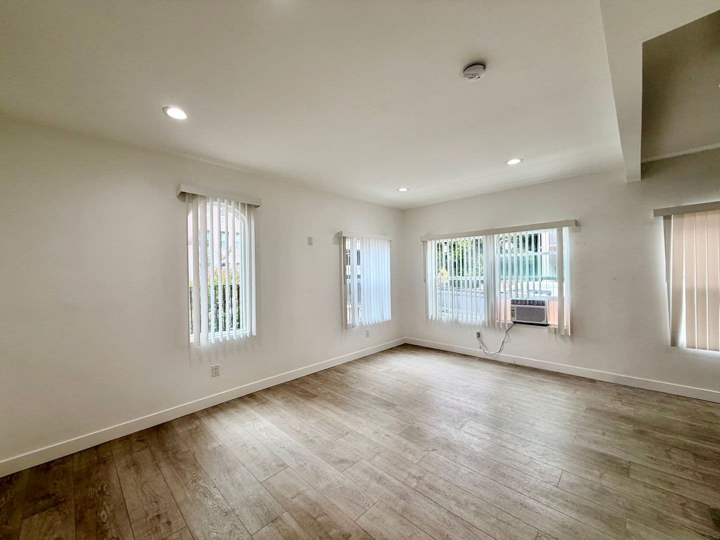 Los Angeles Apartment: 666 Shatto Place