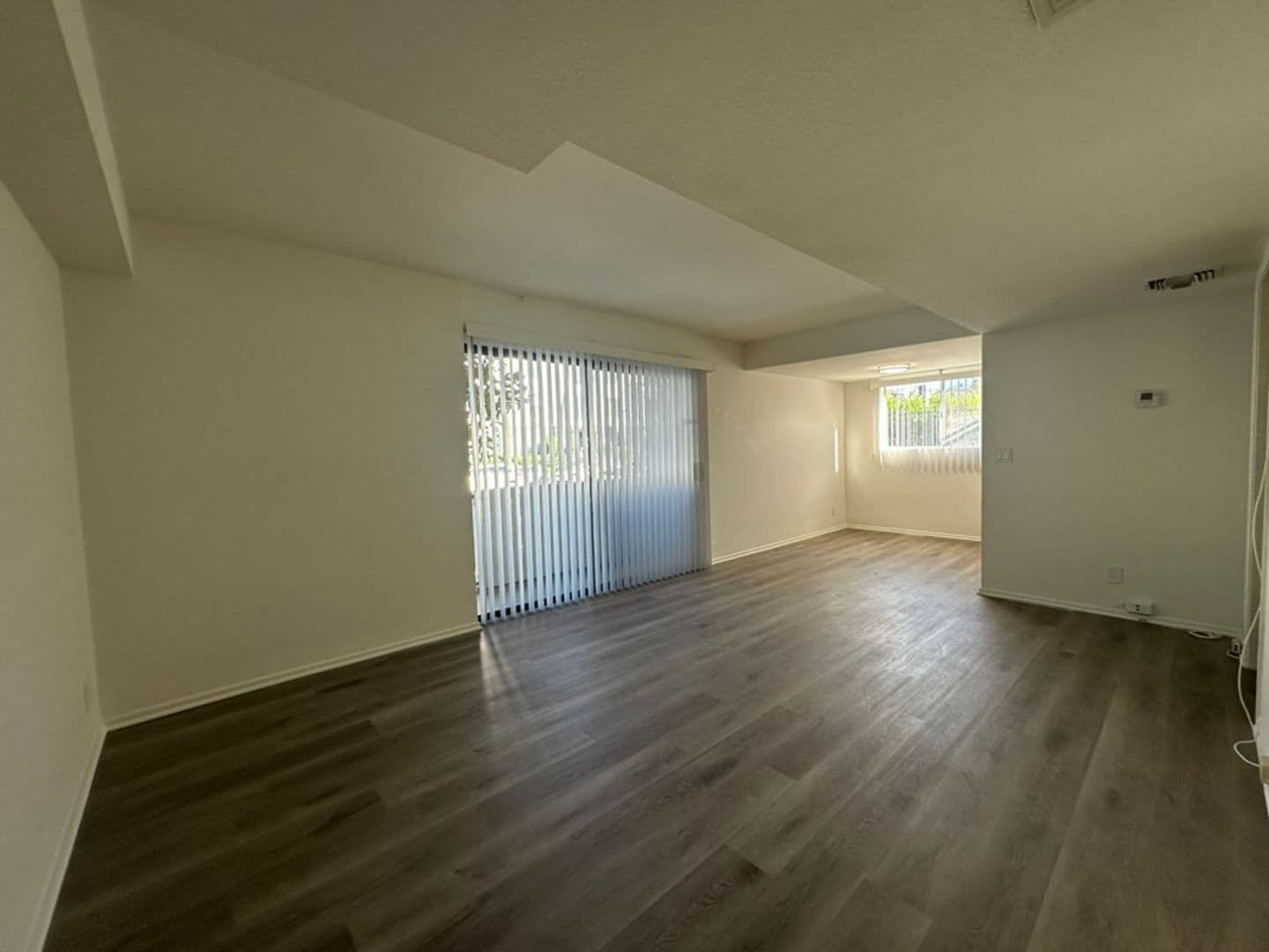 Sherman Oaks Apartment: 4513 Woodman Avenue