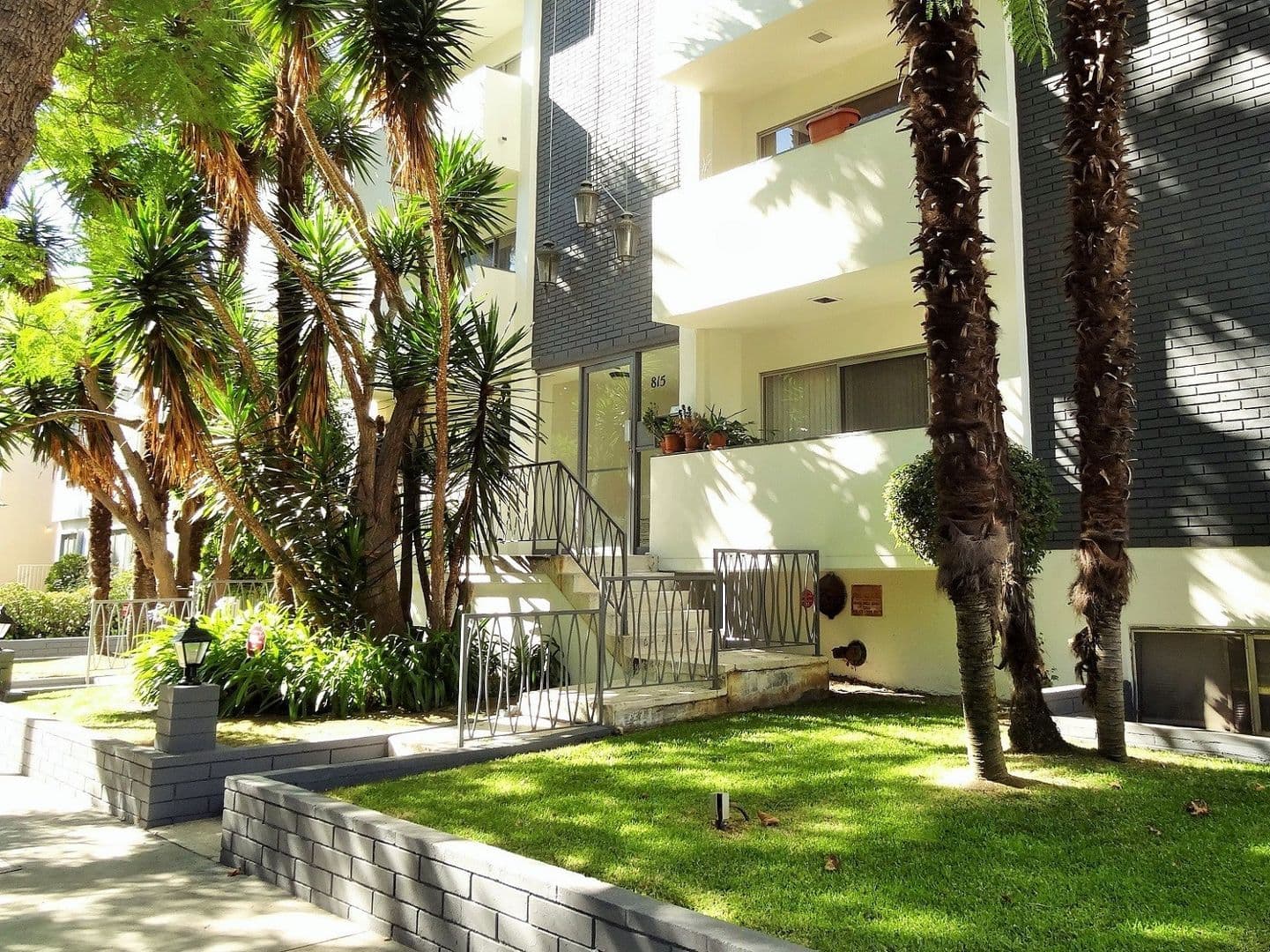 Los Angeles Apartment: 815 S. Wooster Street