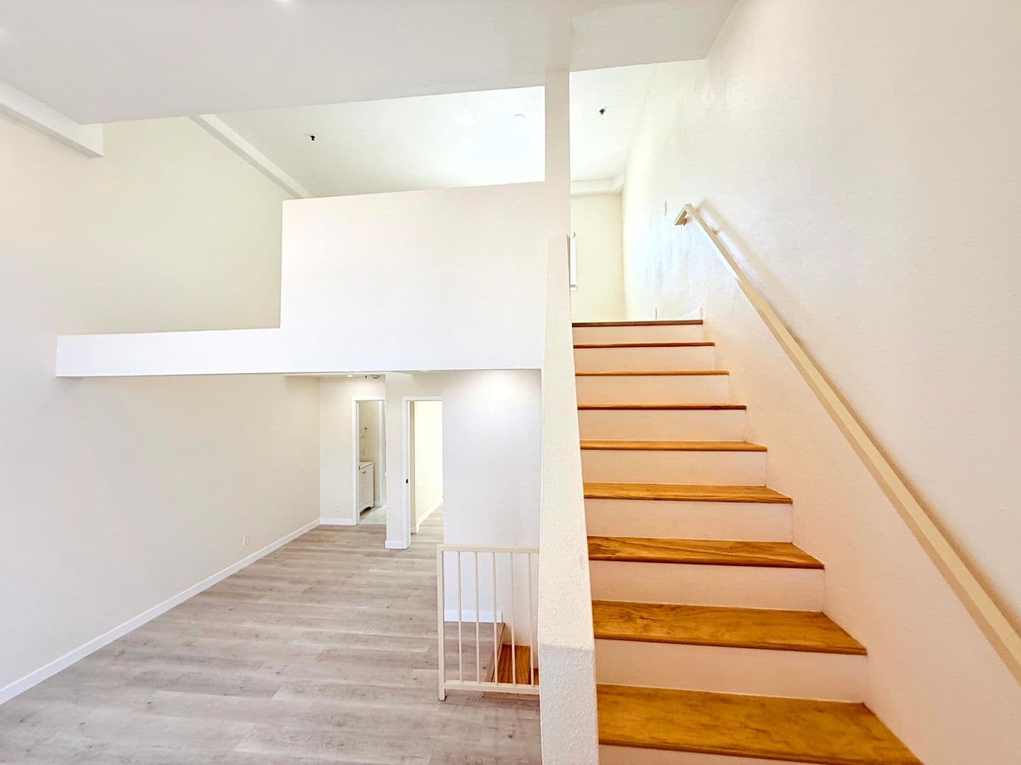 Los Angeles Apartment: 432 N Kingsley Dr.