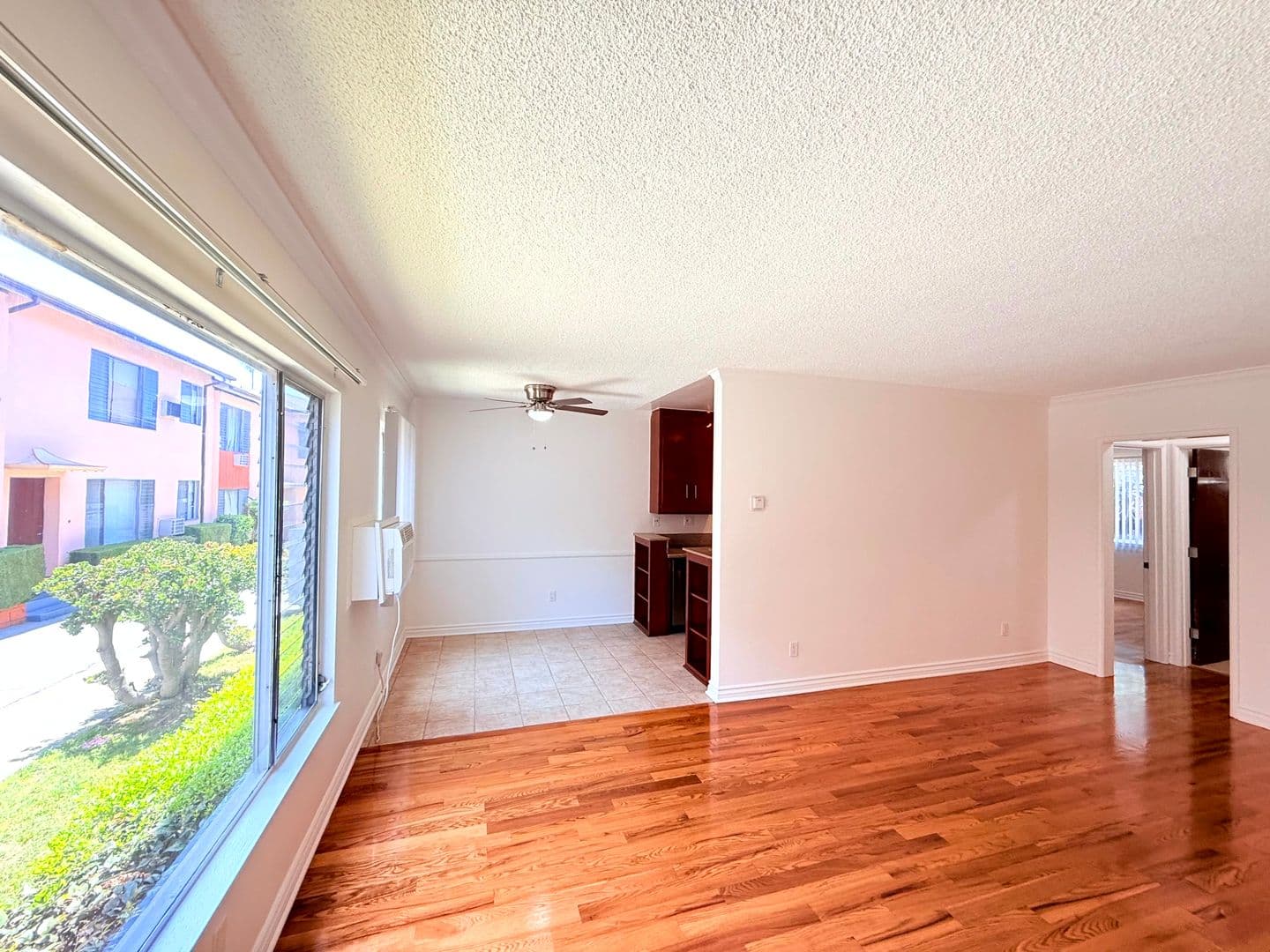 Los Angeles Apartment: 5618 Harold Way