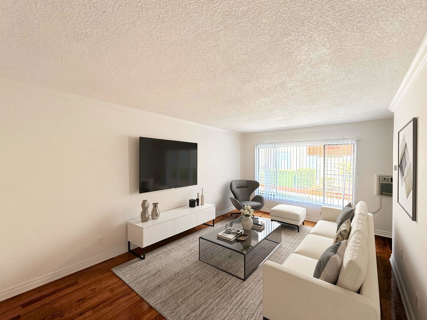 Los Angeles Apartment: 5618 Harold Way