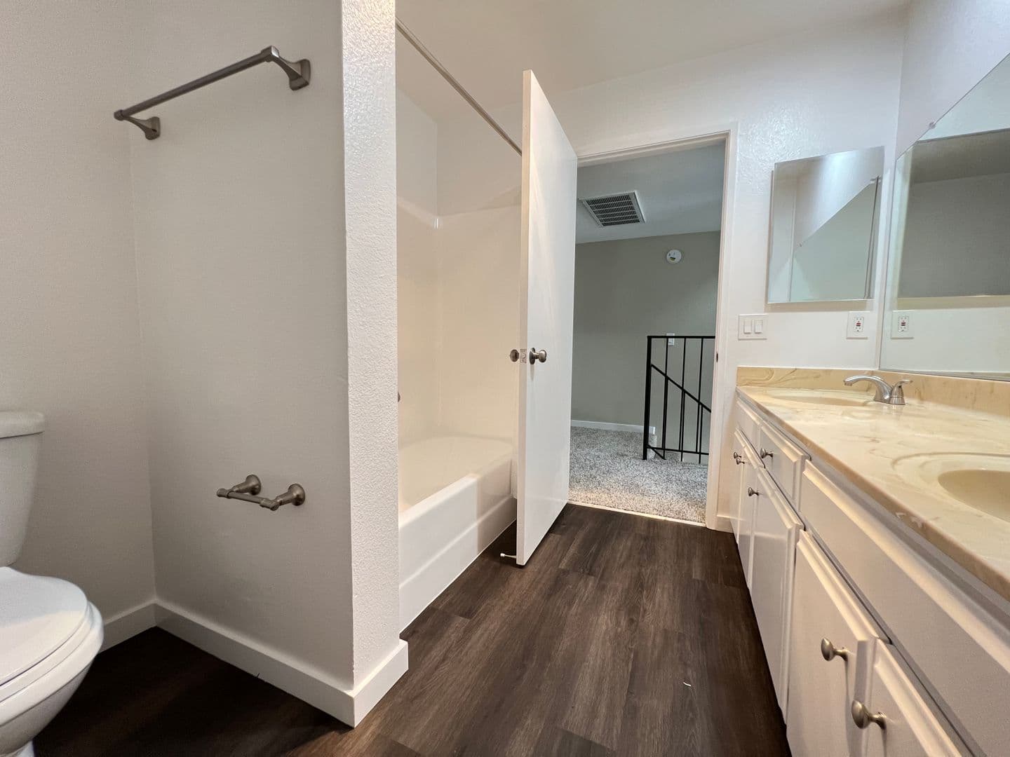 Reseda Apartment: 7259 Baird Avenue