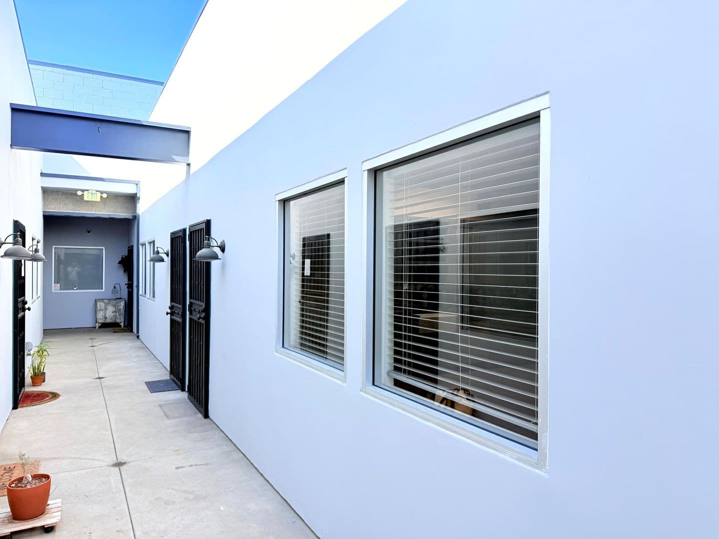 Los Angeles Apartment: 2311 Pasadena Avenue
