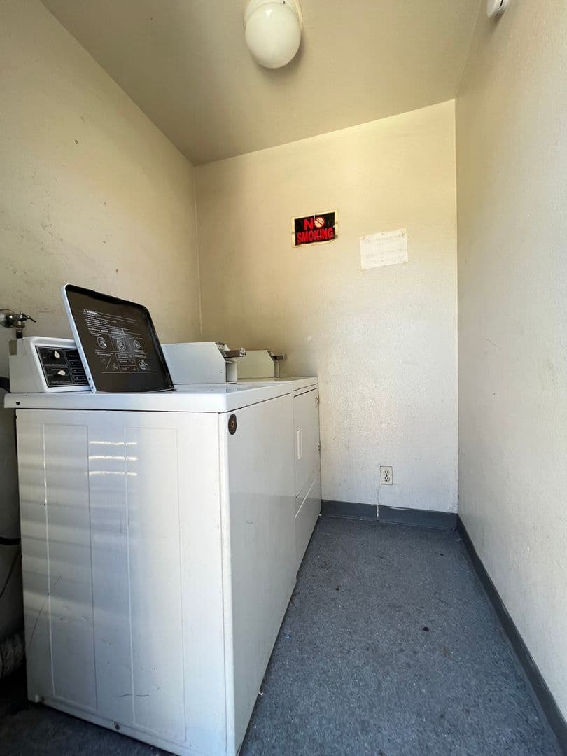 Reseda Apartment: 7259 Baird Avenue