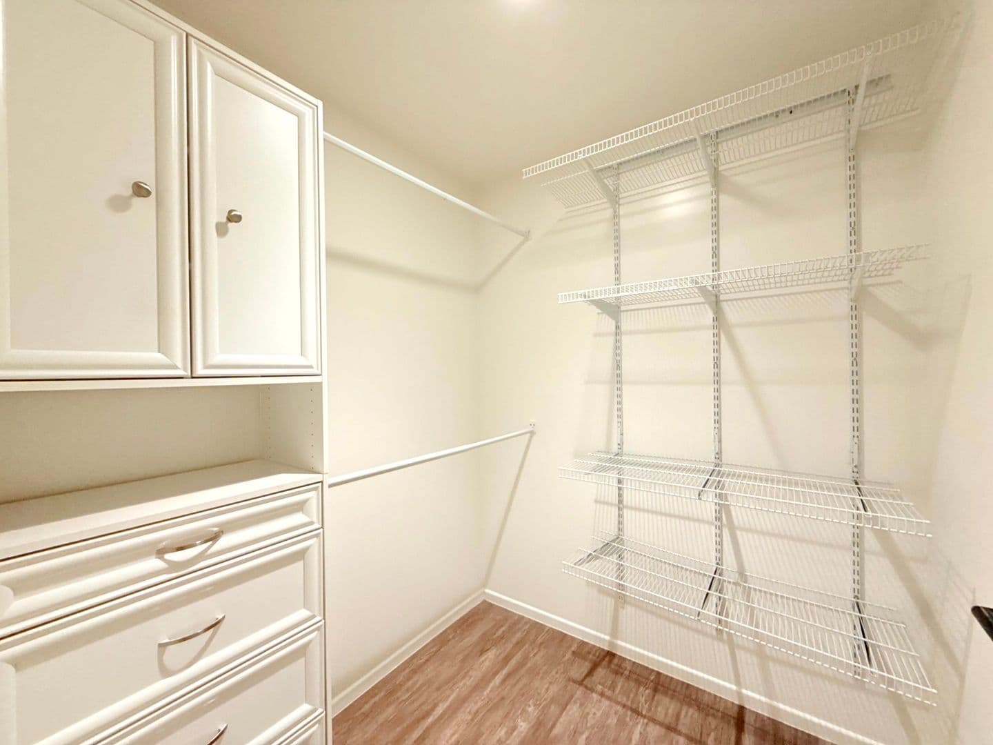 Los Angeles Apartment: 2311 Pasadena Avenue