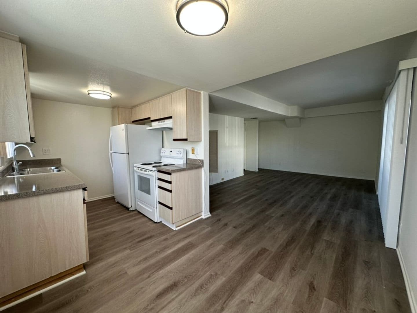 Sherman Oaks Apartment: 4513 Woodman Avenue