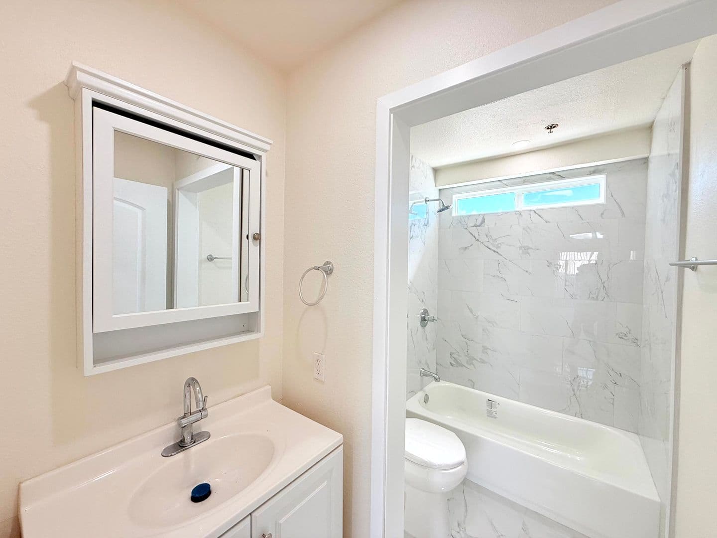 Los Angeles Apartment: 432 N Kingsley Dr.
