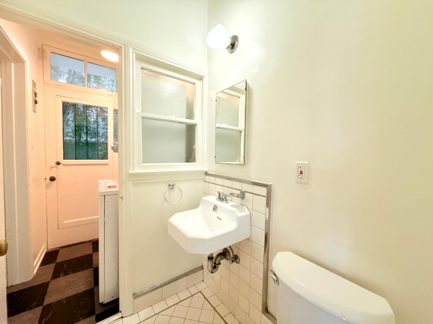 Los Angeles Apartment: 7660 Hollywood Boulevard