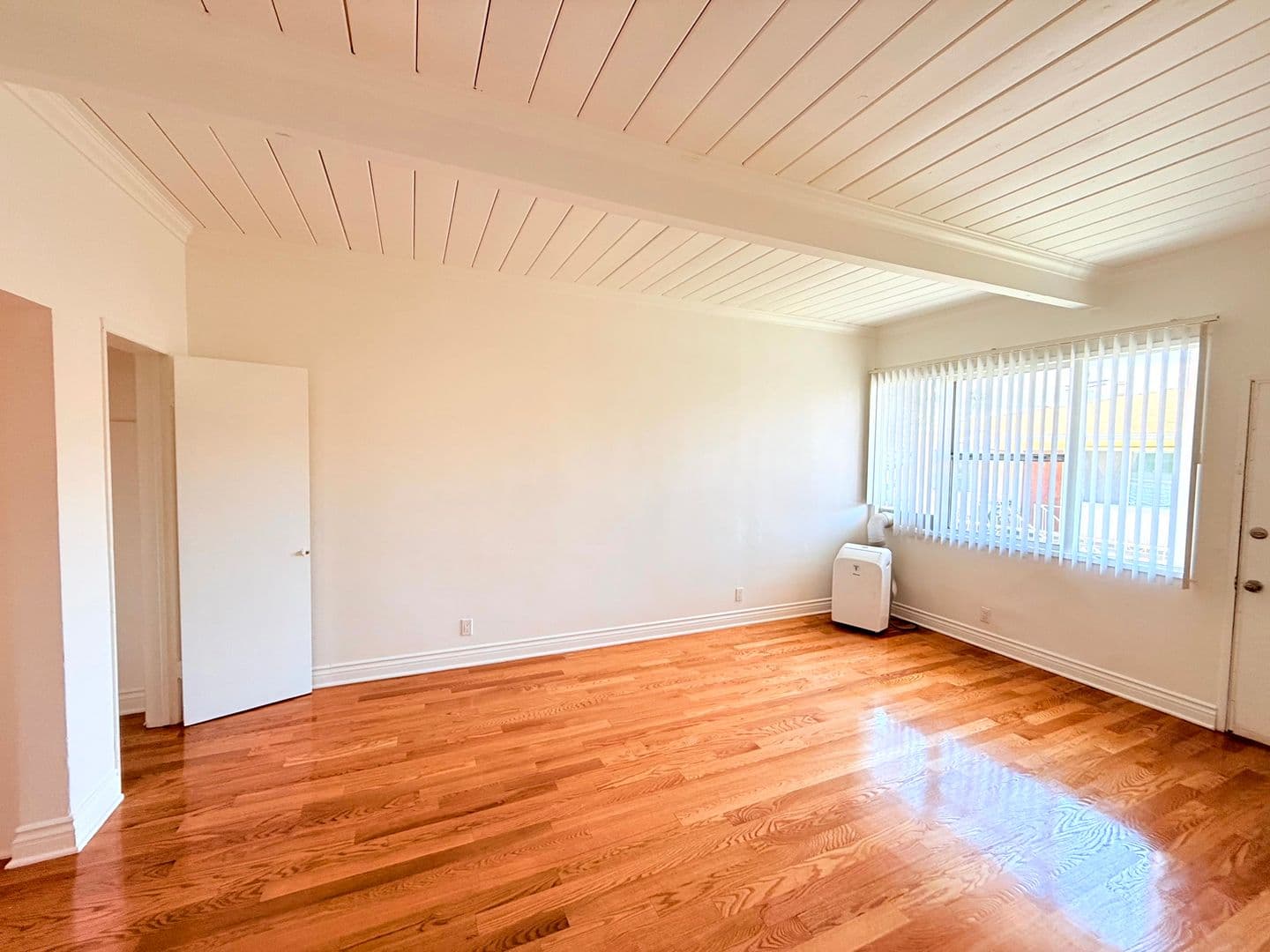 Los Angeles Apartment: 1376 N. Serrano Avenue