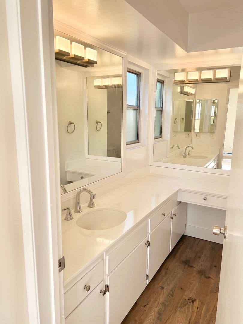 Sherman Oaks Apartment: 4647 Vista Del Monte